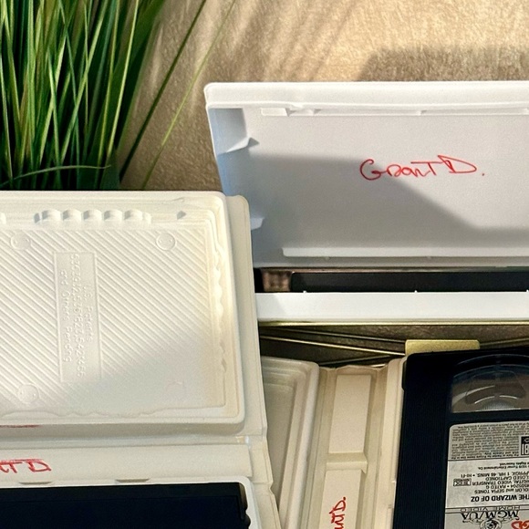 Disney/Warner Bro Classics VHS Bundle 3: Lion King, Petes Dragon, Buzz Lightyear - Picture 5 of 5